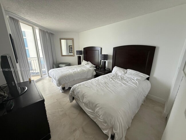 Building Photo - 17375 Collins Ave