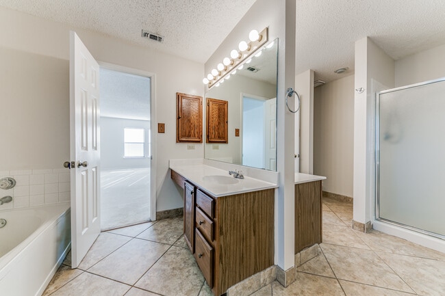 Building Photo - 16407 Encanto Pass