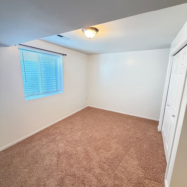 Building Photo - 3922 E Siskin Ln