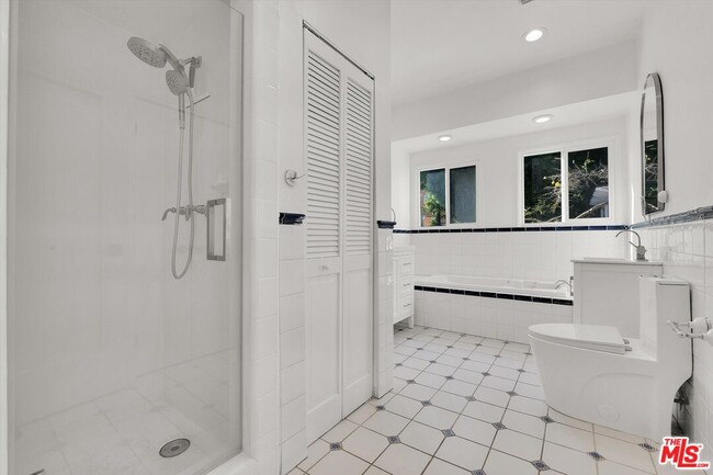 Building Photo - 205 Canon Dr