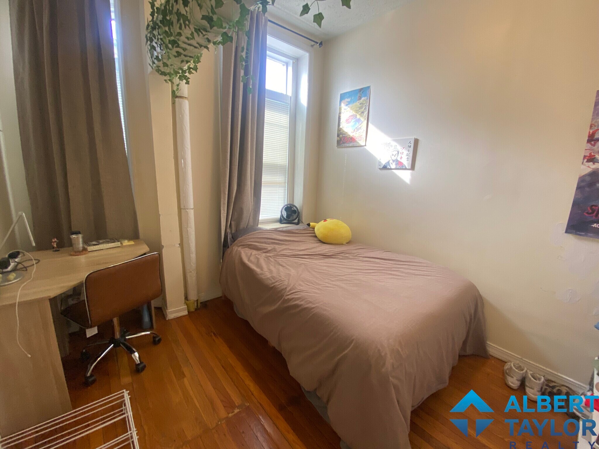 Building Photo - 466 Park Dr