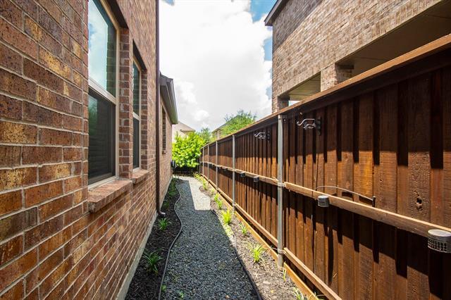 Building Photo - 2168 Miramar Dr