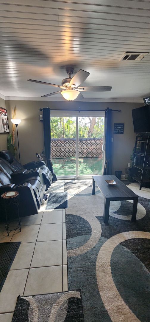 Building Photo - First two weeks for approved applicant.