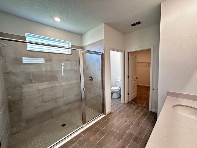 Building Photo - Brand New 4/3.5 Two Story Home with Loft. ...