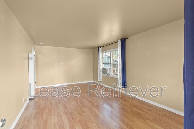 Building Photo - 703 A St