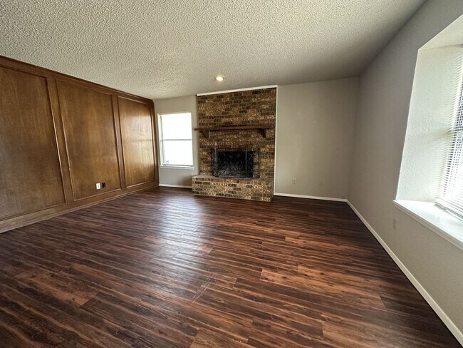 Building Photo - 1007 Southmoor Dr