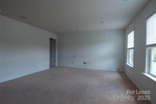 Building Photo - 15747 Reynolds Dr