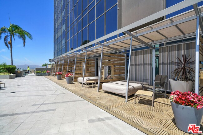 Building Photo - 1100 Wilshire Blvd