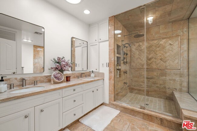 Building Photo - 9023 Alto Cedro Dr