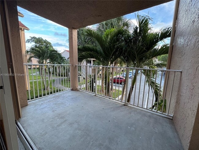 Building Photo - 10421 SW 157th Pl