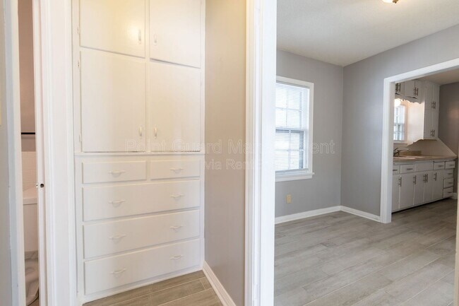 Building Photo - 4722 E Elm St