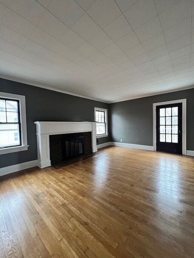 Building Photo - 356 18th St NW
