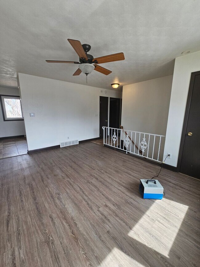 Building Photo - 3612-3612 Central Ave