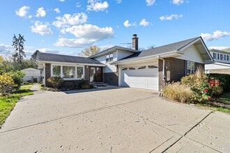 Building Photo - 2430 S Shag Bark Trail