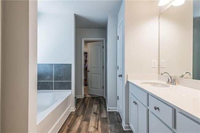 Building Photo - 4700 Blake Lp