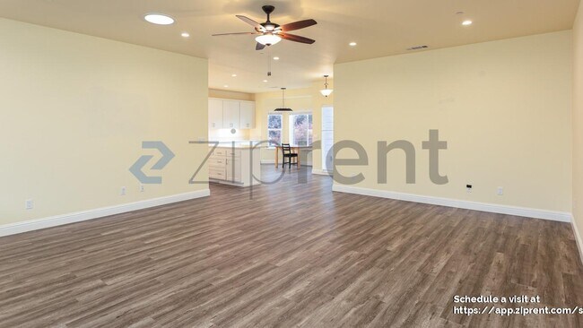 Building Photo - 1313 Crestview Ct