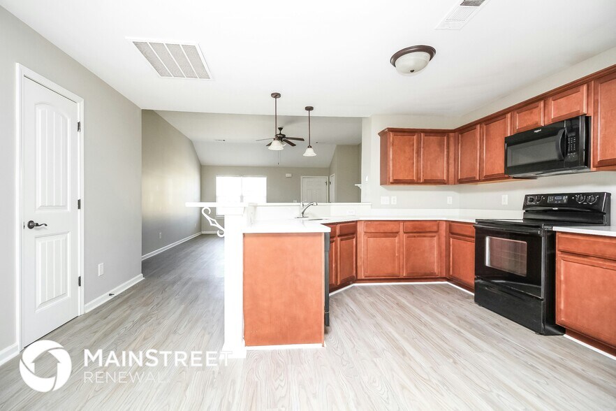 Building Photo - 181 Lyndhurst Dr