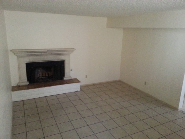 Building Photo - 10628 B SPRINGWOOD