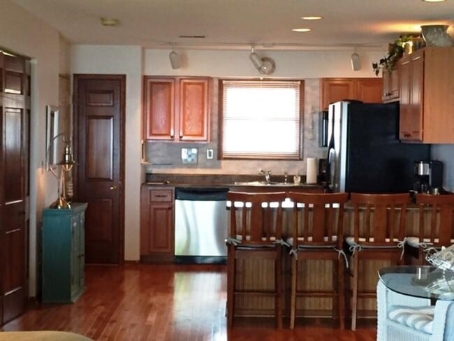 Building Photo - 3304 Baer Beach Rd