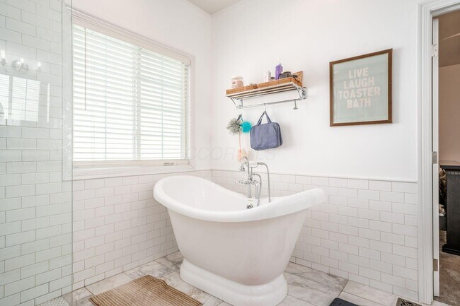 Building Photo - 7179 Fernridge Dr