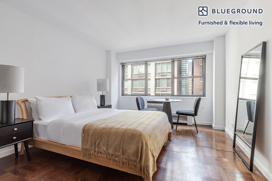 Building Photo - 330 E 46th St
