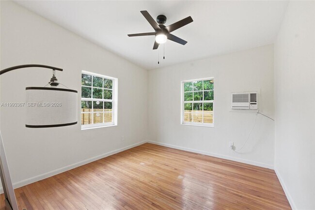 Building Photo - 1620 NE 160th St