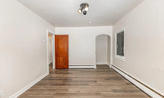 Building Photo - 536 Lansvale St