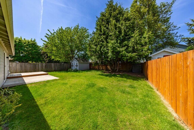Building Photo - One Level Ranch Home - Three Bedrooms