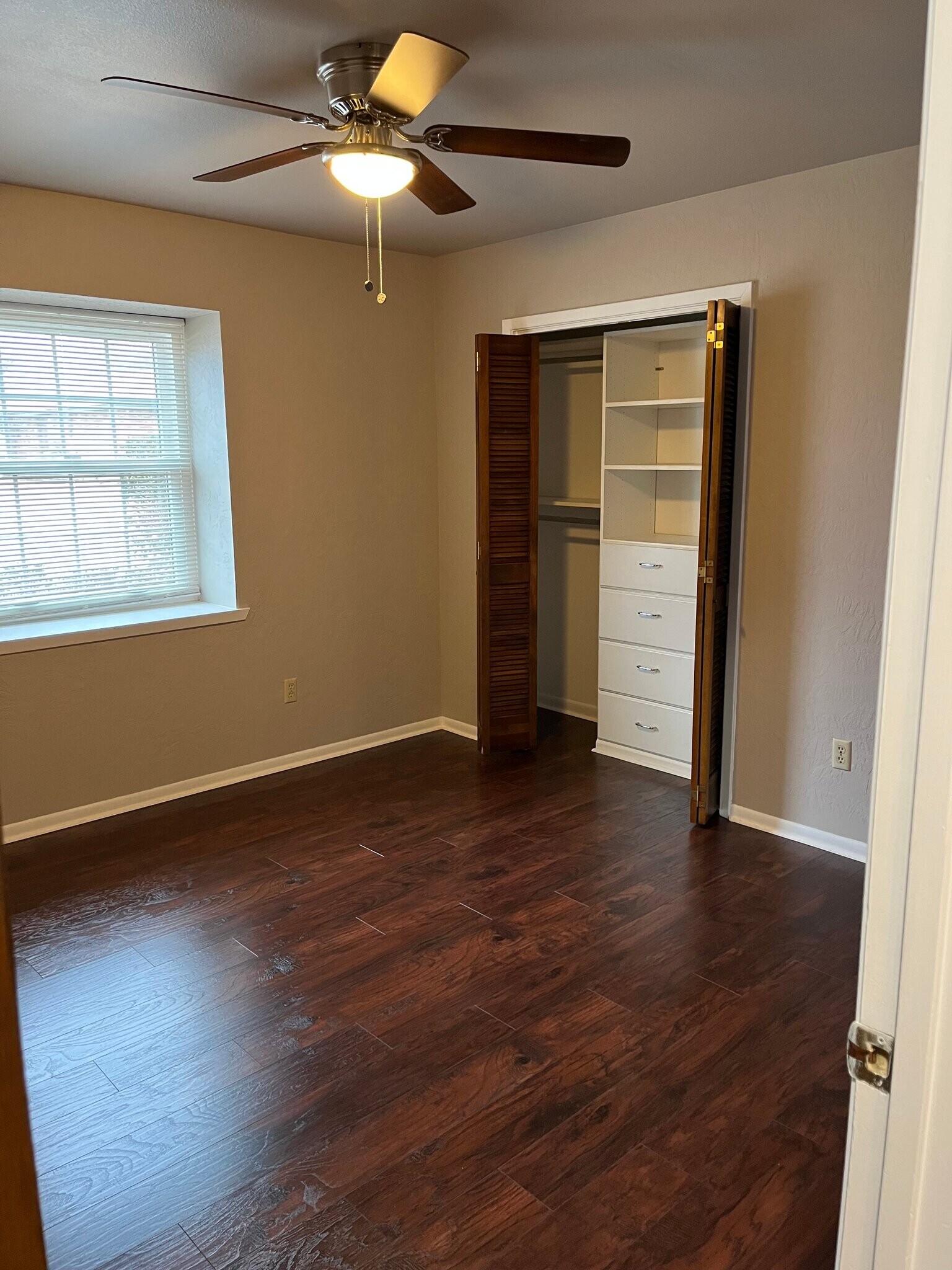 Building Photo - 4711 Lois Ln