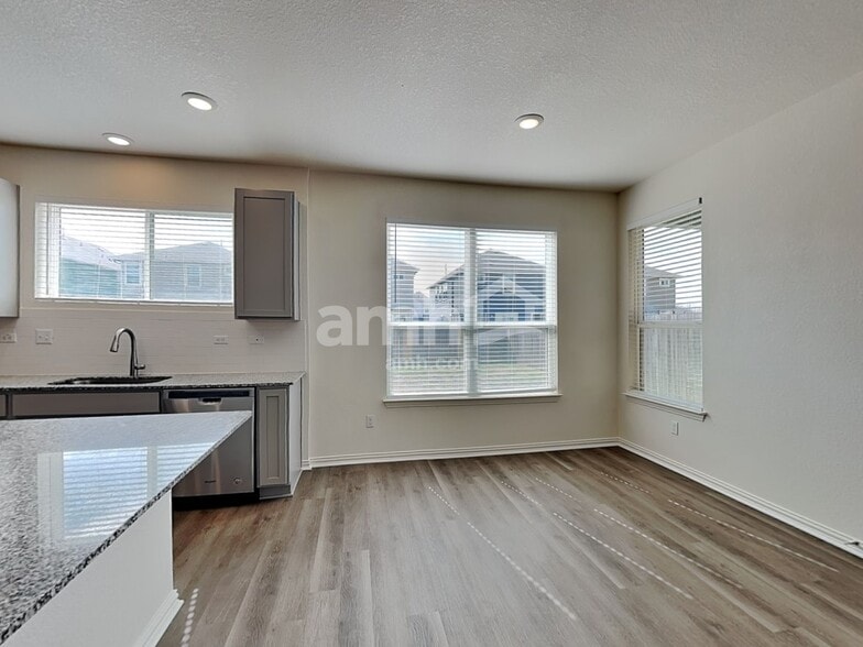 Building Photo - 2718 Meadowood Heights