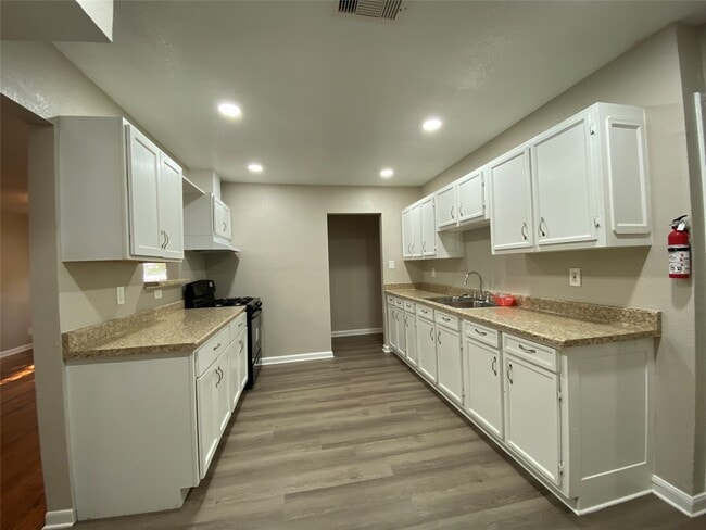 Building Photo - 1305 Zuber Dr
