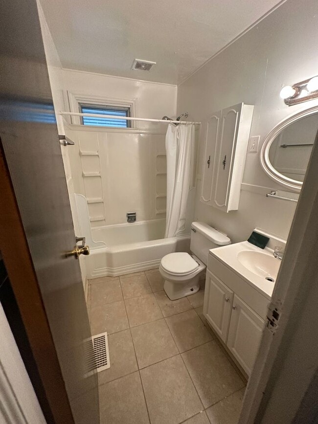 Building Photo - 3 bed house in Church Hill! Central HVAC, laundry, yard with shed!