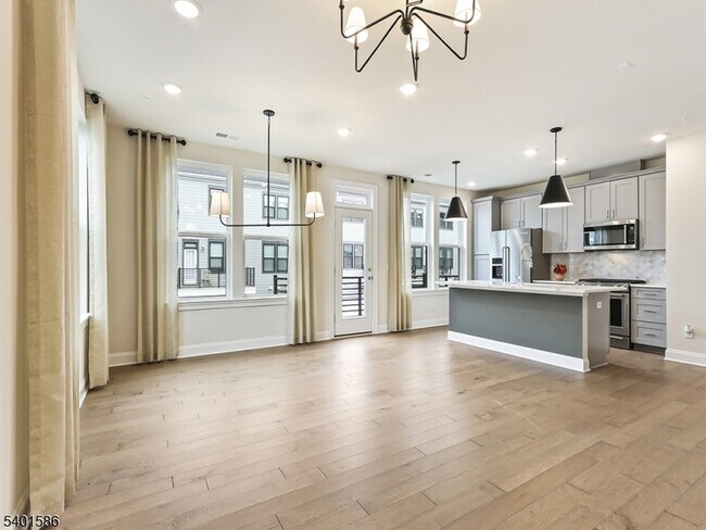 Building Photo - 715 Parker Blvd