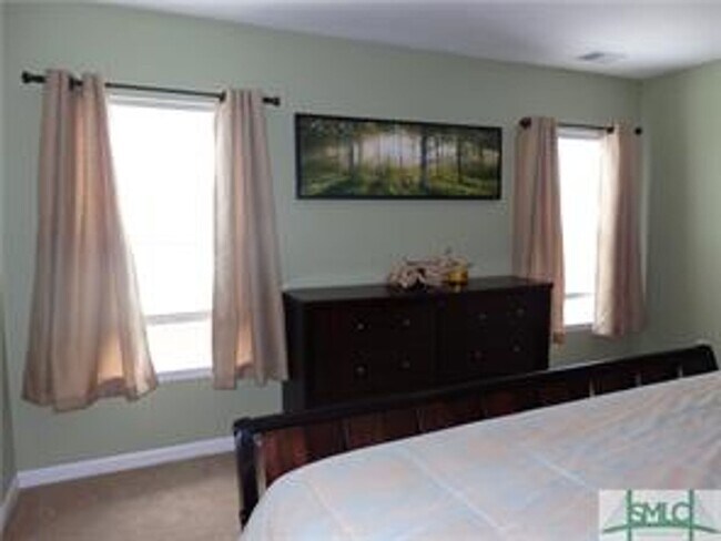Building Photo - Beautiful 3 bed 2.5 bath/ Screened Porch/ ...