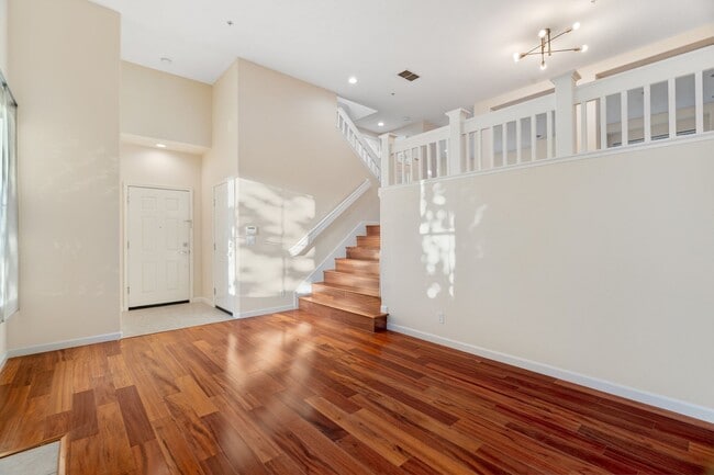 Building Photo - UPGRADED TOWNHOME OFFERS UTMOST CONVENIENCE