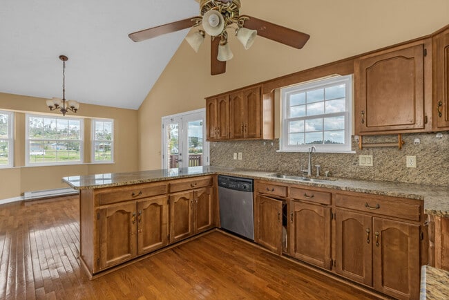 Building Photo - 7918 Holly Hills Dr