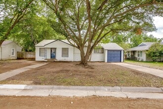 Building Photo - Fresh on the Market-  2 Bed, 1 Bath home in Westcliff, Minutes from TCU- 76109