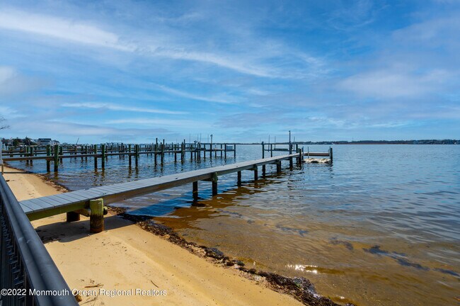 Building Photo - 709 Princeton Ave