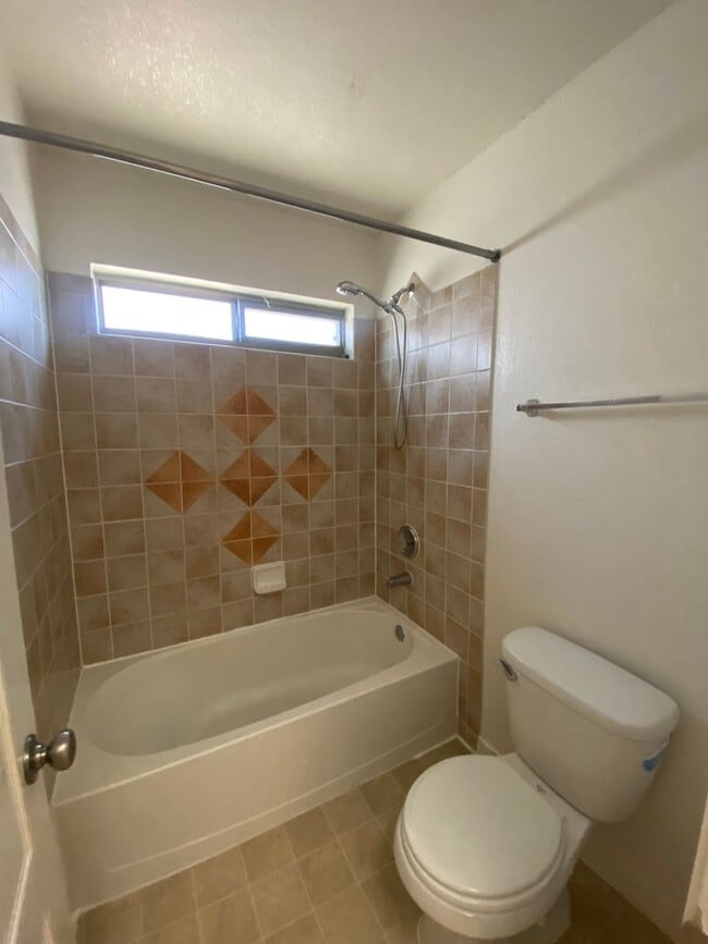 Building Photo - HOLIDAY SPECIAL  $1,695.00 First two month...