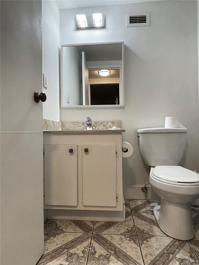 Building Photo - 3725 S Ocean Dr