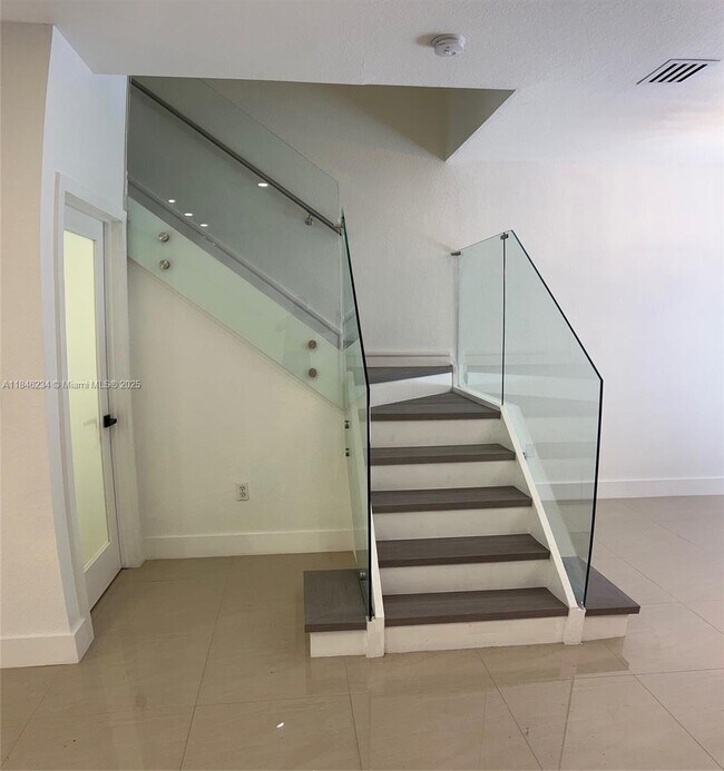 Building Photo - 12562 SW 125th Terrace