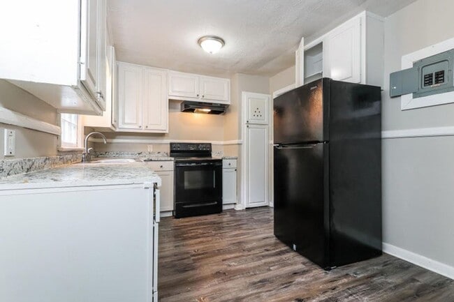 Building Photo - Charming 4 bed 2 bath renovated home