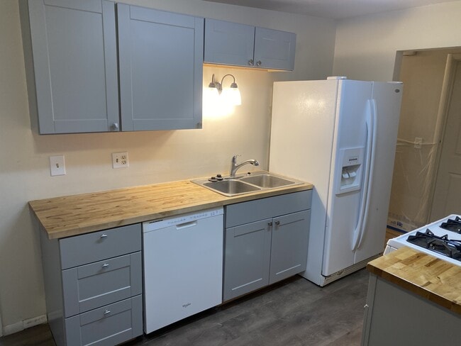 Building Photo - 819 E Hibiscus Ave