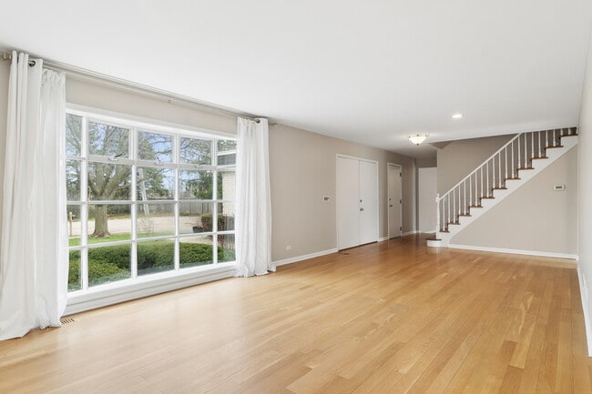 Building Photo - 10 Fairview Ave