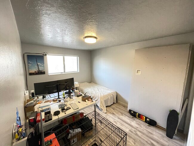 Building Photo - 333 W 170 N