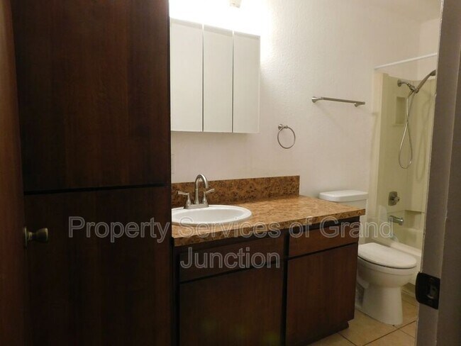 Building Photo - 3292 Lombardy Ln