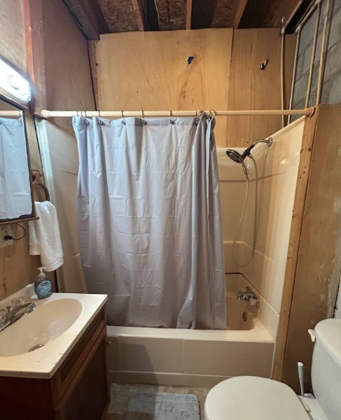 Building Photo - 573 Centre St