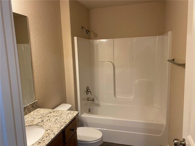 Building Photo - 422 Barbet Dr