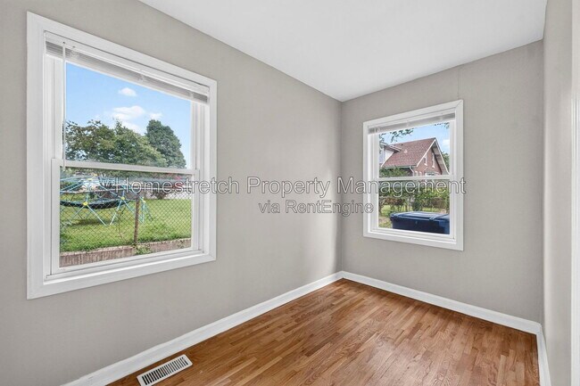 Building Photo - 6737 Fyler Ave