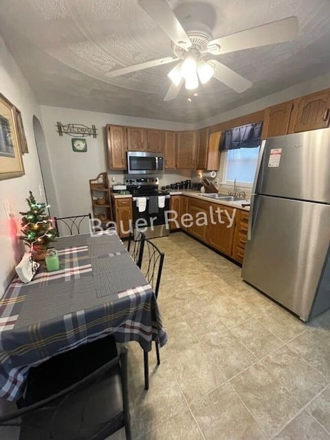 Building Photo - Immaculate Three Bedroom Home
